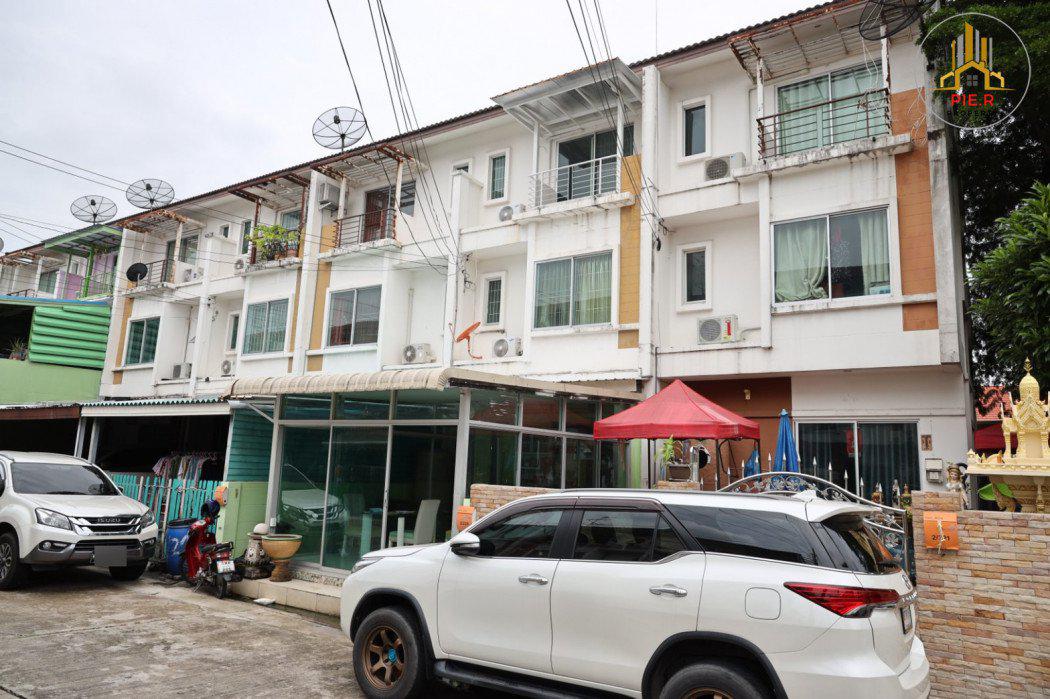 ทาวน์โฮม 3 ชั้น 24.8 ตร.ว. หมู่บ้านประชาสุข เลค แอนด์ มอลล์ (ถ.พระราม2)