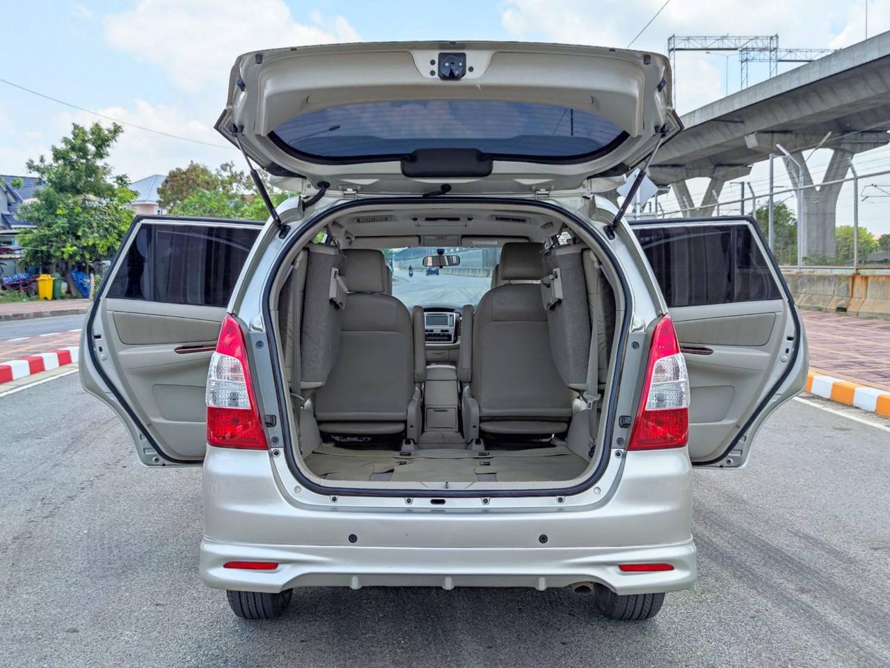 Toyota Innova 2.0V ท็อปสุด ปี 2012 รูปที่ 3