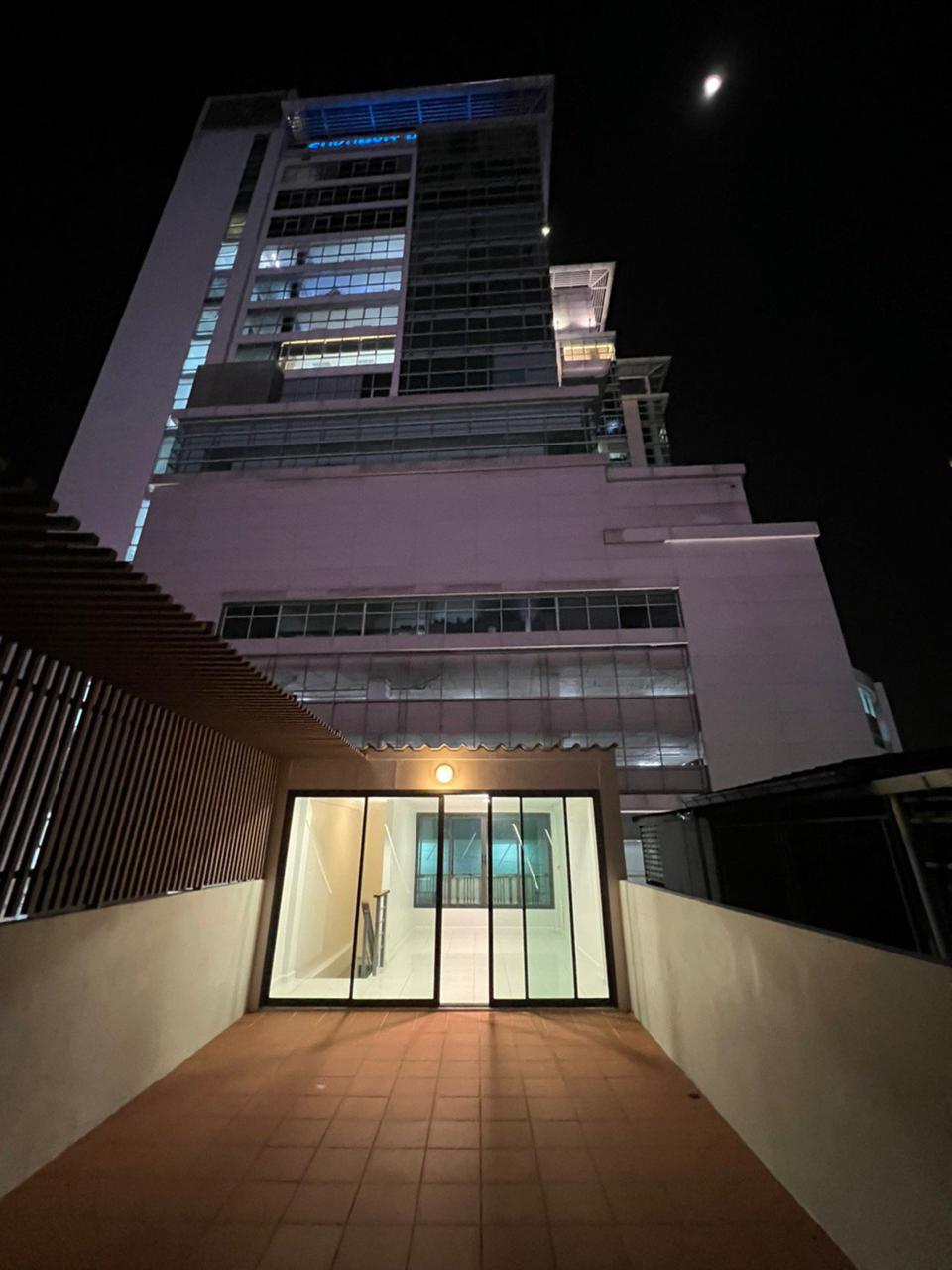 Sale Urgent!! Renovated commercial building near BTS Ekamai รูปที่ 3