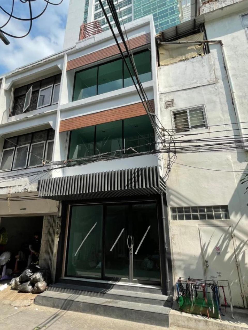 Sale Urgent!! Renovated commercial building near BTS Ekamai รูปที่ 4