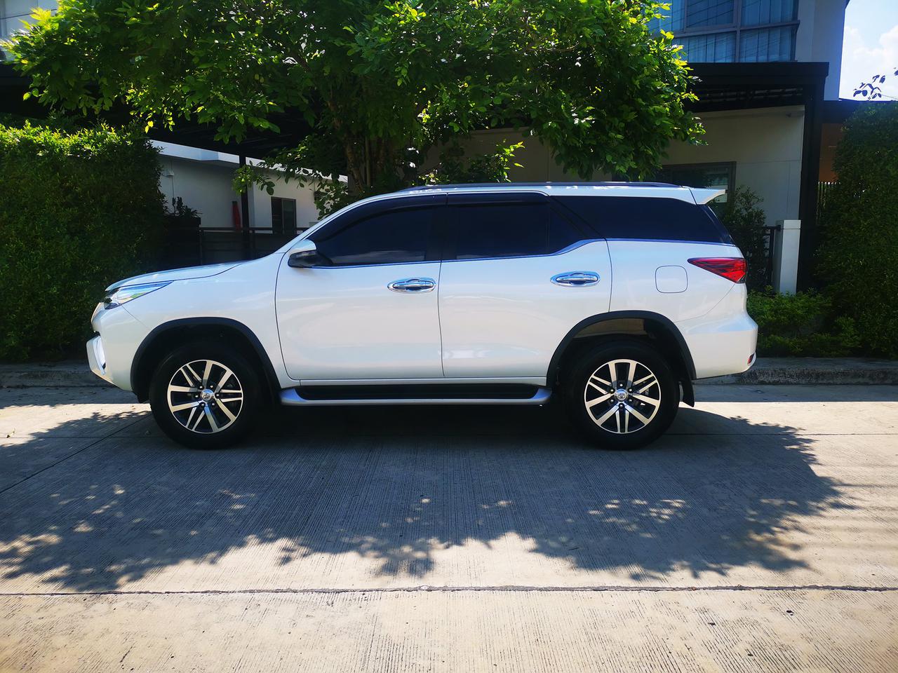 Toyota Fortuner 2.8 V (ปี 2019) SUV AT รูปที่ 3
