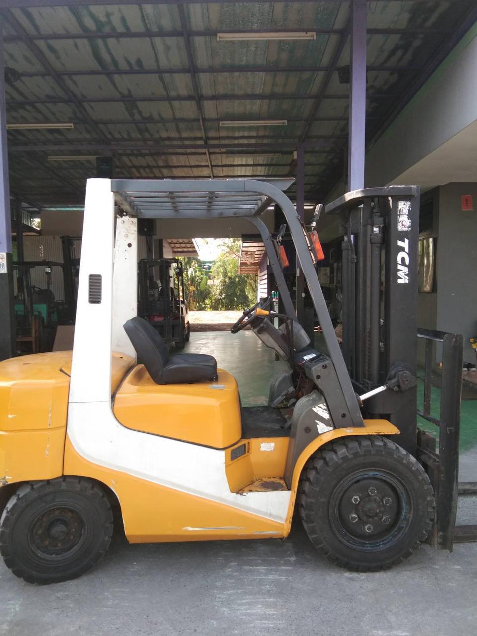 Forklift ฟอร์คลิฟท์ 3.0 ตัน ดีเซล เกียร์ออโต้ ยกสูง 3 เมตร เสาเข้าตู้ สภาพดีพร้อมใช้งาน