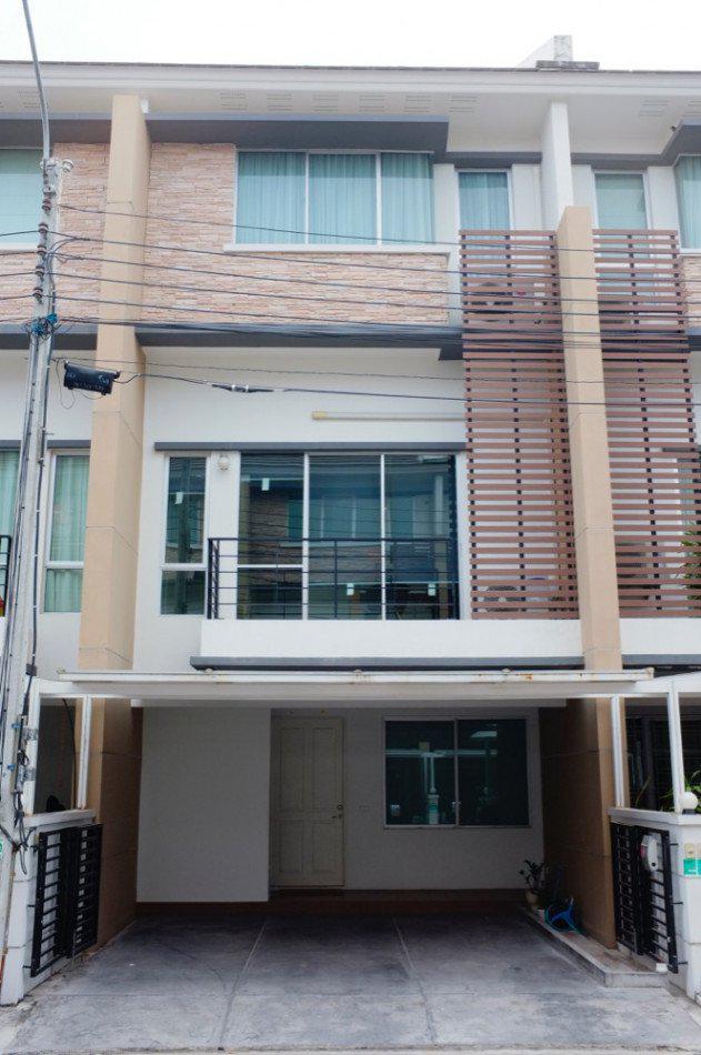 ขาย ทาวน์โฮม 3 ห้องนอน ใกล้ มหาวิทยาลัยเกษตรศาสตร์ ทาวน์พลัส เกษตร – นวมินทร์ 182 ตรม. 25 ตร.วา