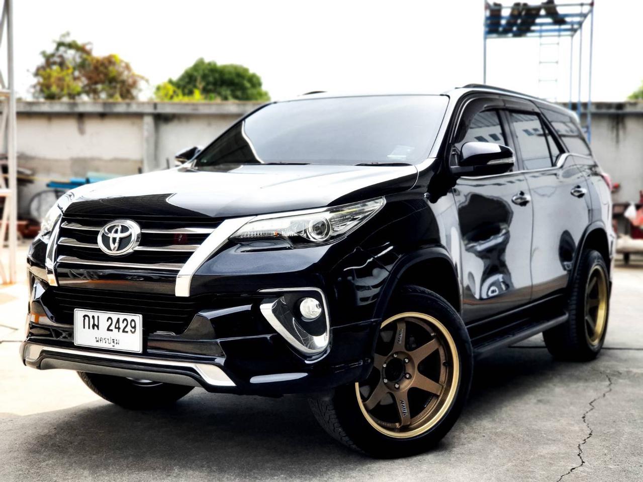 Toyota  Fortuner 2.4V   AUTO  ปี 2016