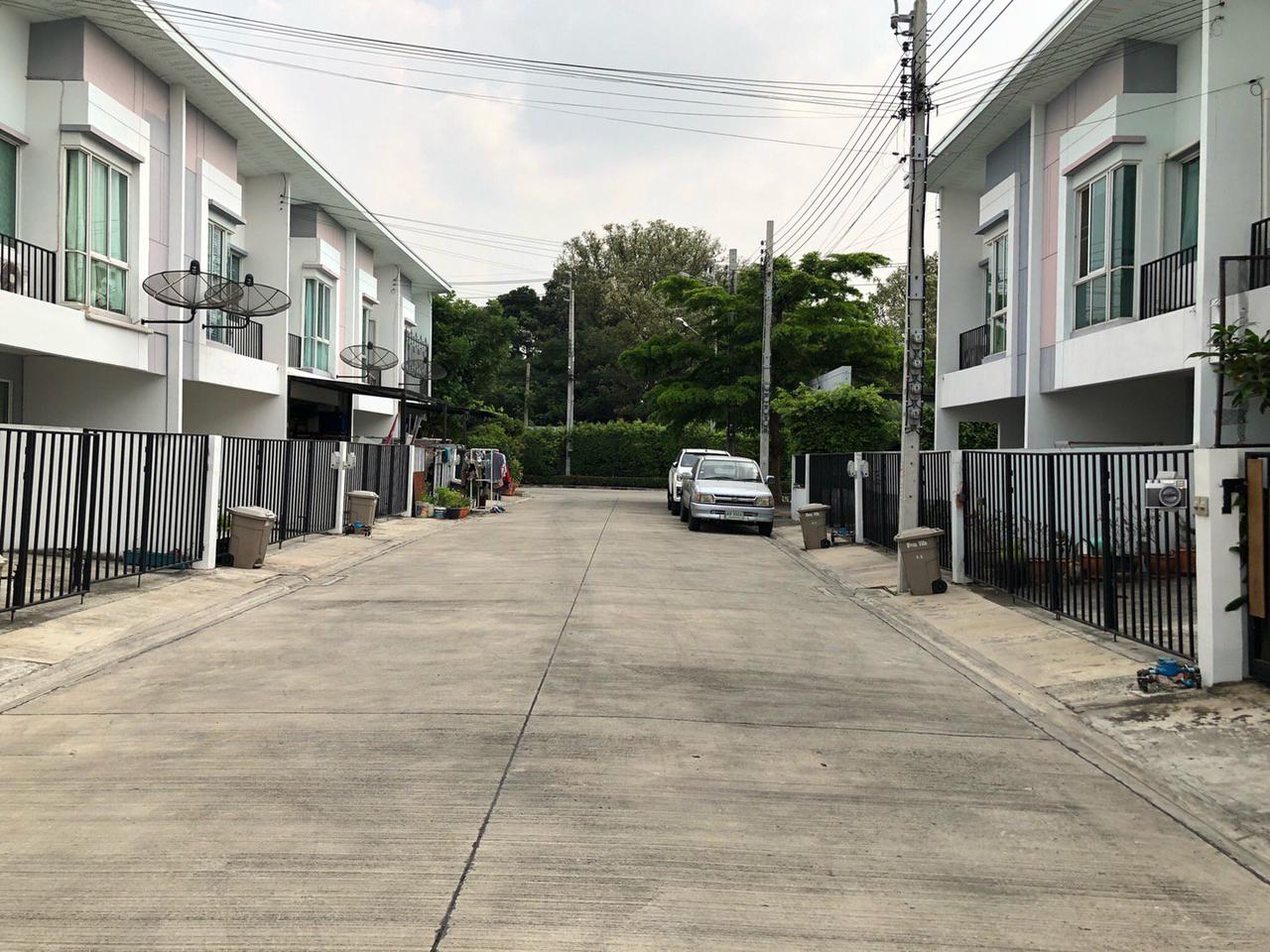 L749 ขาย/เช่า Townhomeหลังริม 2 ชั้น 28 ตร.ว.เบล็สวิลล์ รามอินทรา 117 ใกล้รถไฟฟ้าสถานีบางชัน