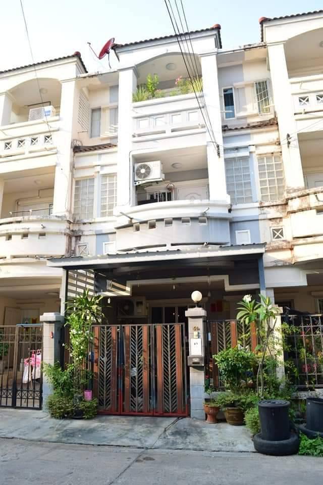 3-storey townhouse for sale, good location, Nawamin Road, Bangkok