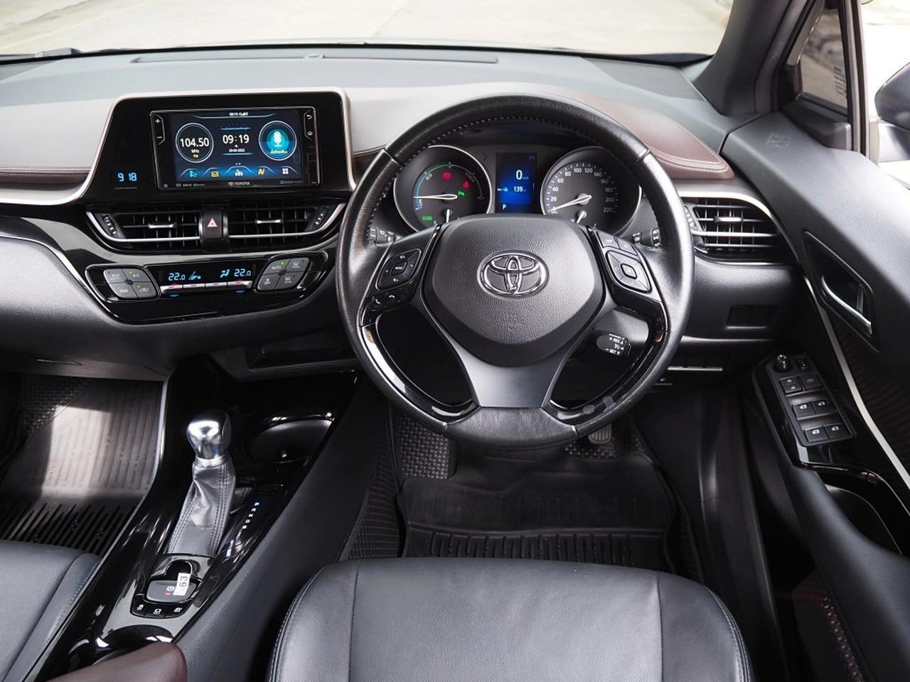 TOYOTA C-HR 1.8 HYBRID MID ปี 2018 เกียร์AUTO สภาพนางฟ้า รูปที่ 4