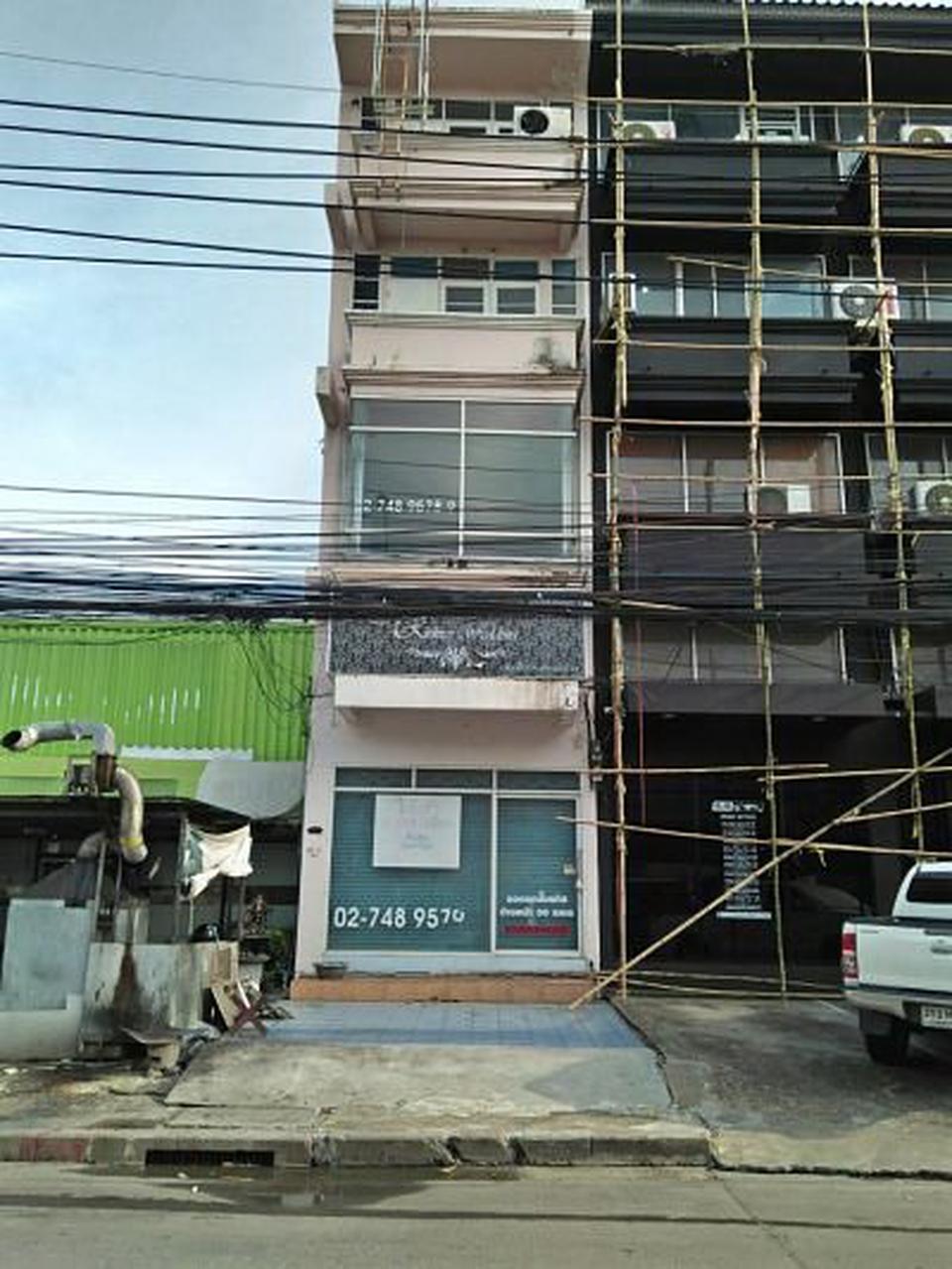 Rent old shop house closed road Near Secon mall and Central Bang Na รูปที่ 6