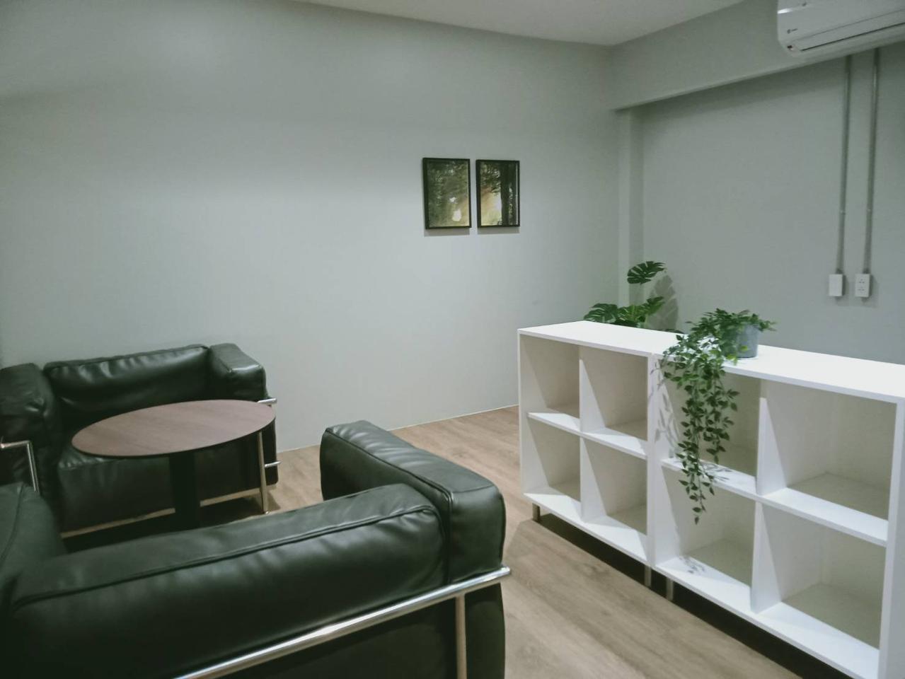 Office & Meeting rooms various size since 16- 28 sqm. for rent per year SILOM-BANG RAK