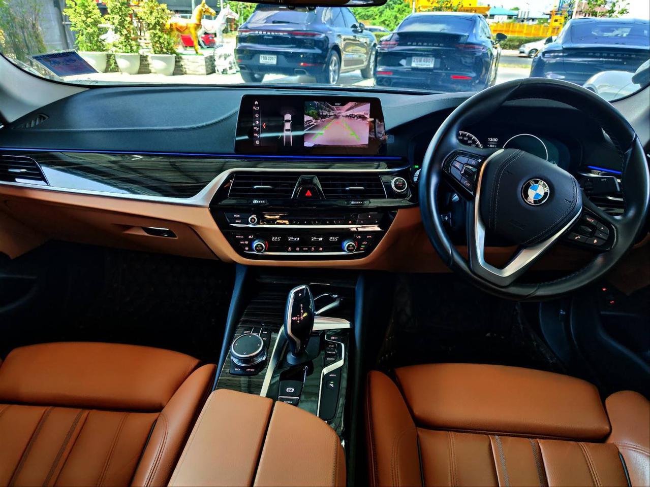2019 BMW 530e 2.0 HIGHLINE สีดำ เกียร์ออโต้  Plug in Hybrid รูปที่ 5