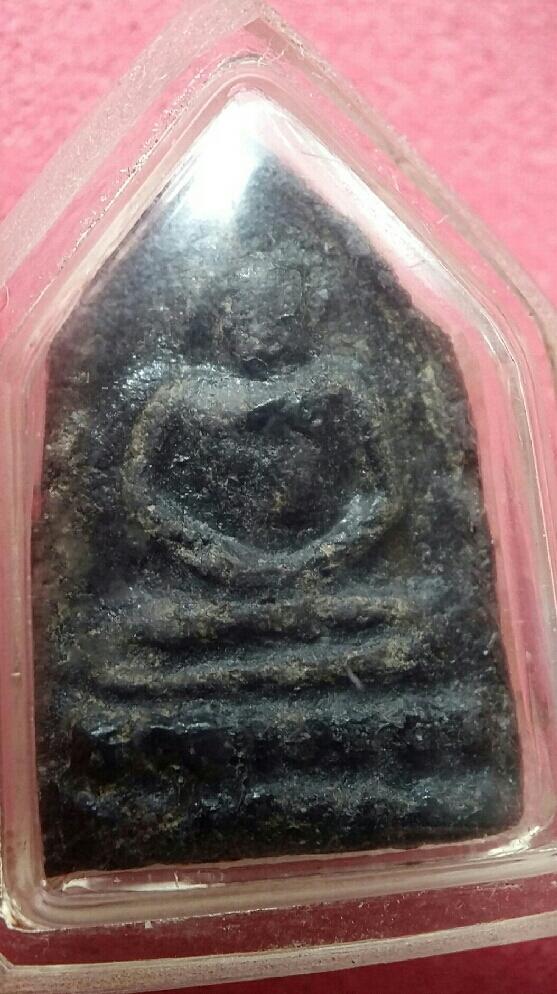 หลวงปู่บุญ วัดกลางบางแก้ว พิมพ์พระพุทธสมาธิฐานบัว เนื้อผงยาจินดามณี จุ่มรัก พิมพ์เล็ก