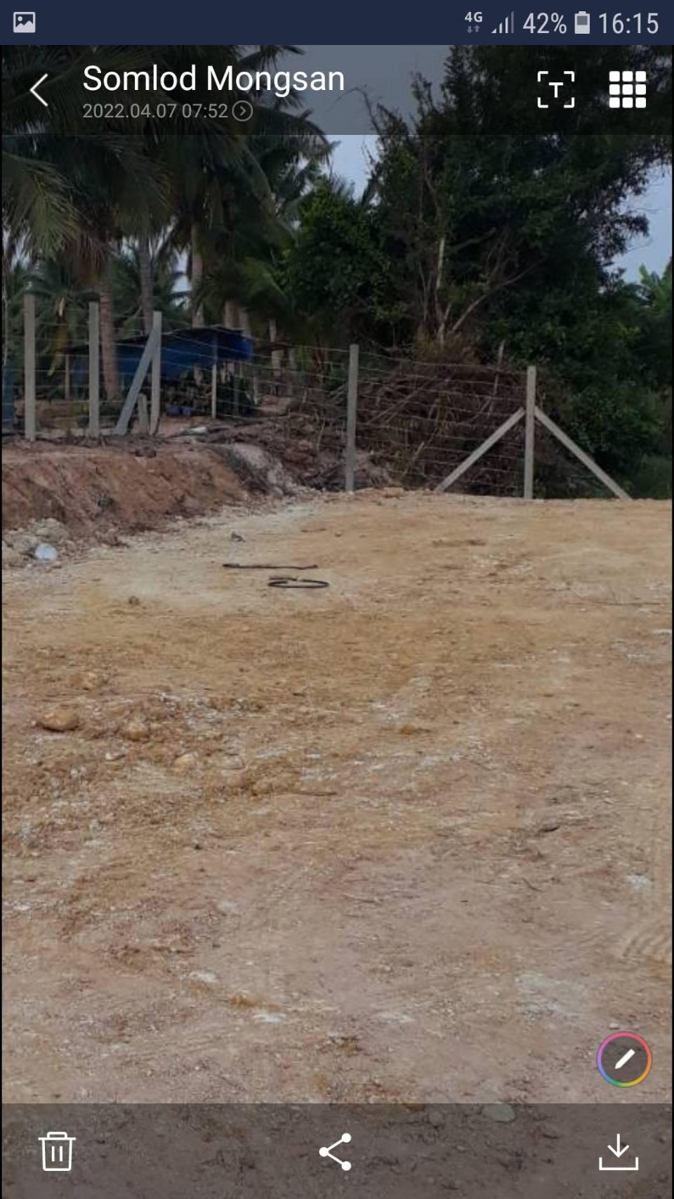 ที่ดินถมแล้ว ล้อมรั้ว ขุดสระ มีห้องน้ำ และที่จอดรถ พร้อมปลูกสร้างบ้าน โกดัง ร้านอาหาร รูปที่ 4