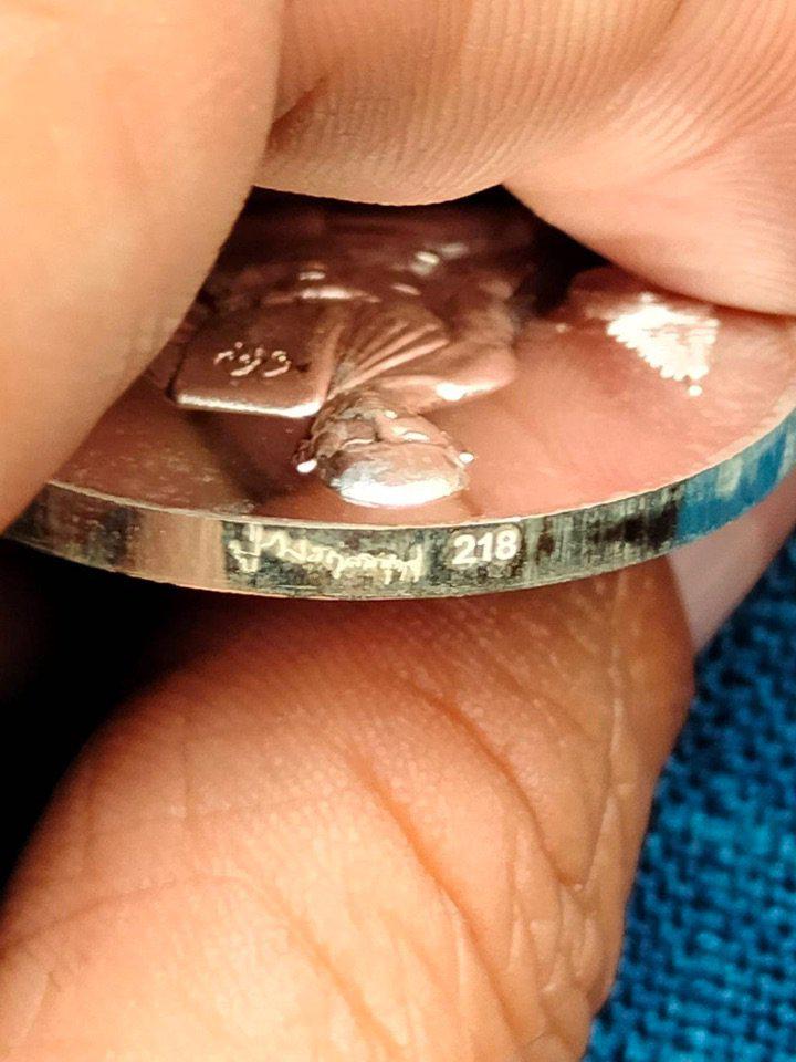 เหรียญหลวงปู่สุภา-หลวงปู่เทพโลกอุดร รุ่นปู่มงคลมหาลาภ วัดสีลสุภาราม จ.ภูเก็ต ปี2550 เนื้อเงิน ตอกโค๊ตและหมายเลข218 รูปที่ 4