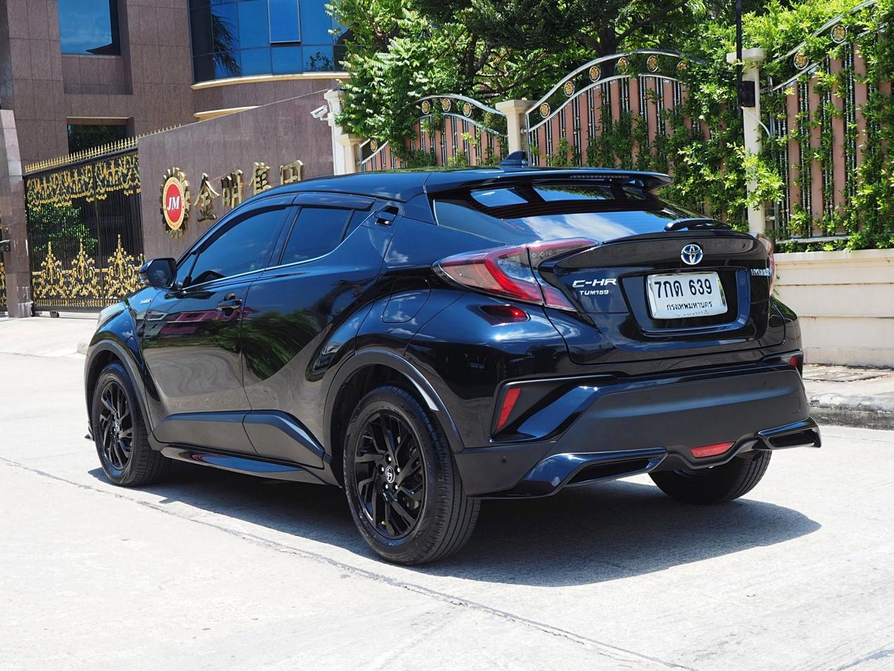TOYOTA C-HR 1.8 HYBRID MID ปี 2018 เกียร์AUTO สภาพนางฟ้า รูปที่ 2