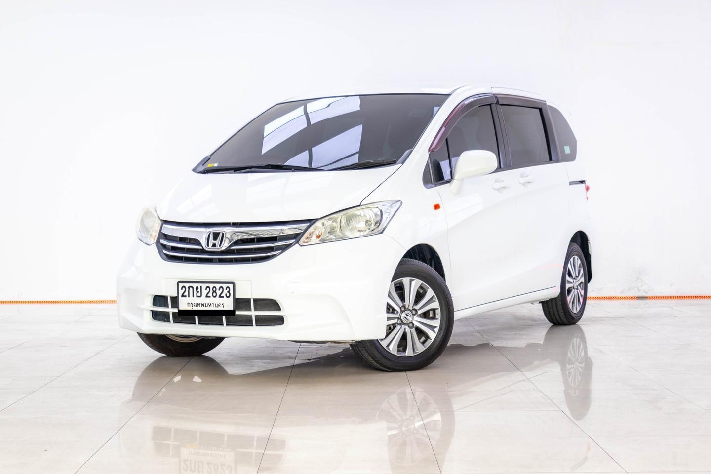 2013 HONDA FREED 1.5 SE ผ่อน 4,398 บาท 12 เดือนแรก