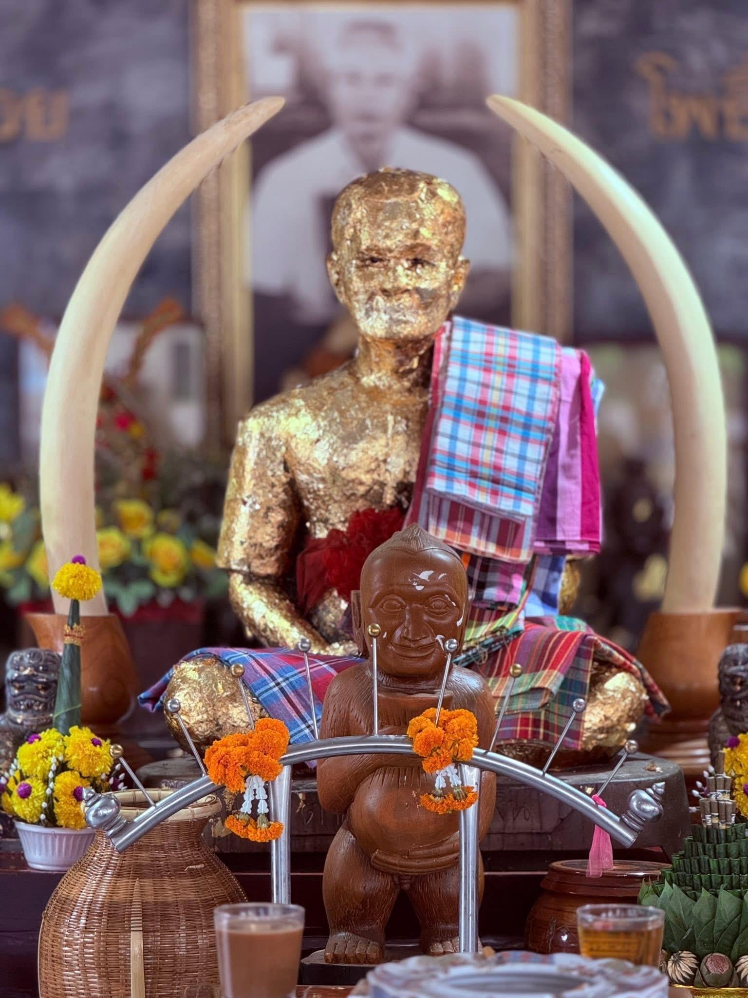 ร้าน บารมีหลวงพ่อกวย