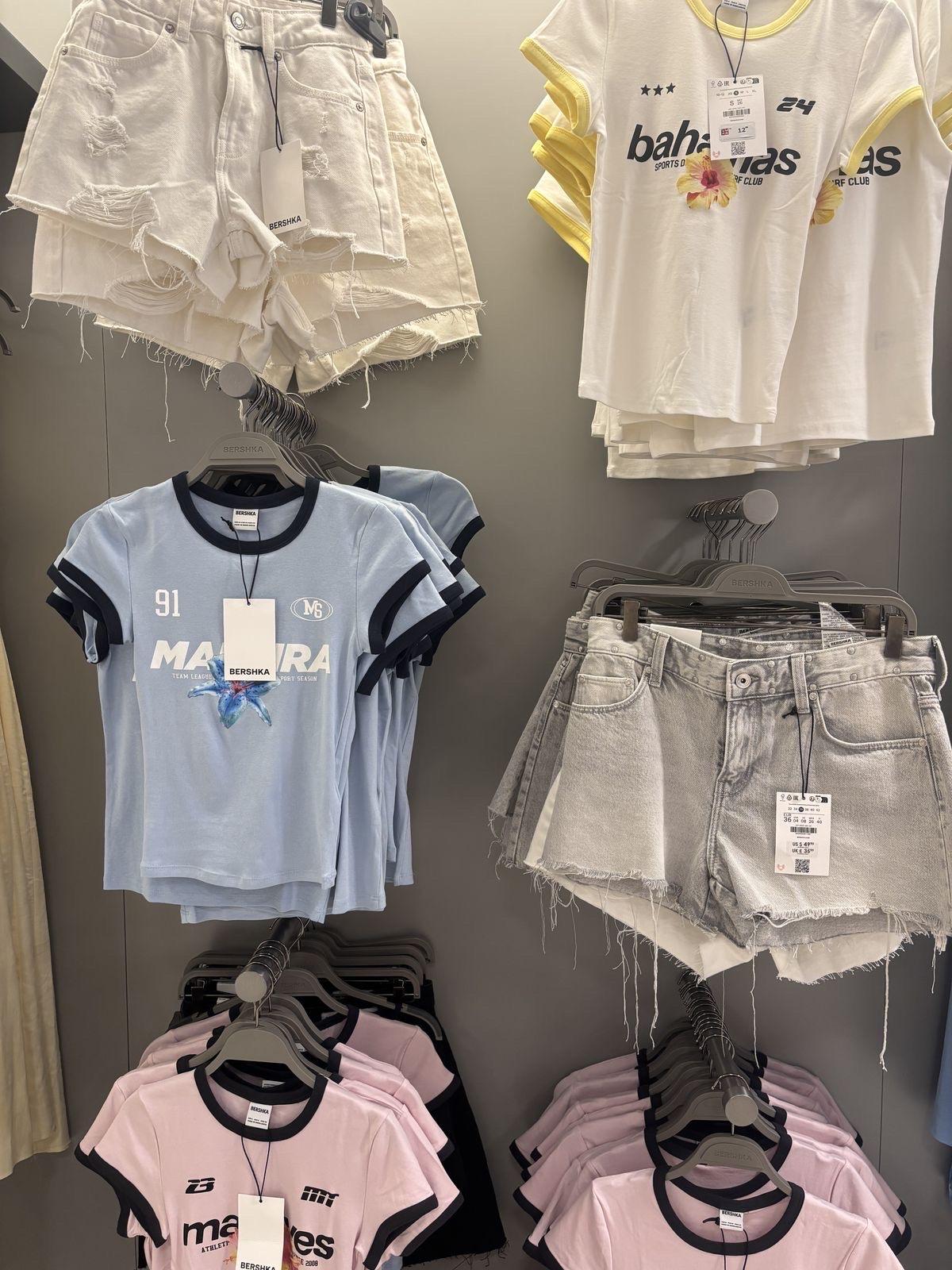 ร้าน My Day Shop sells fashionable clothes.