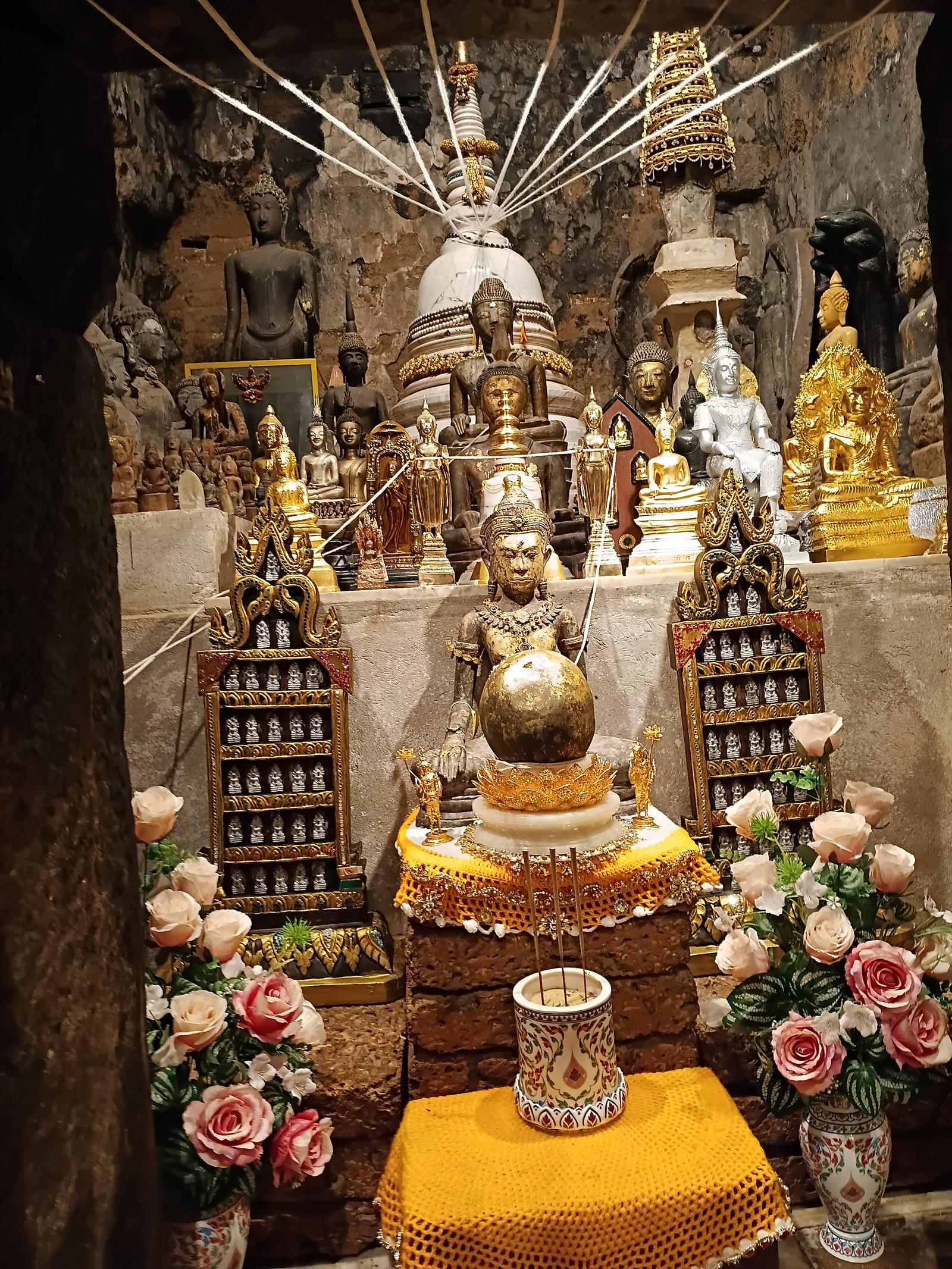 ร้าน อิทธิพลพระบ้าน