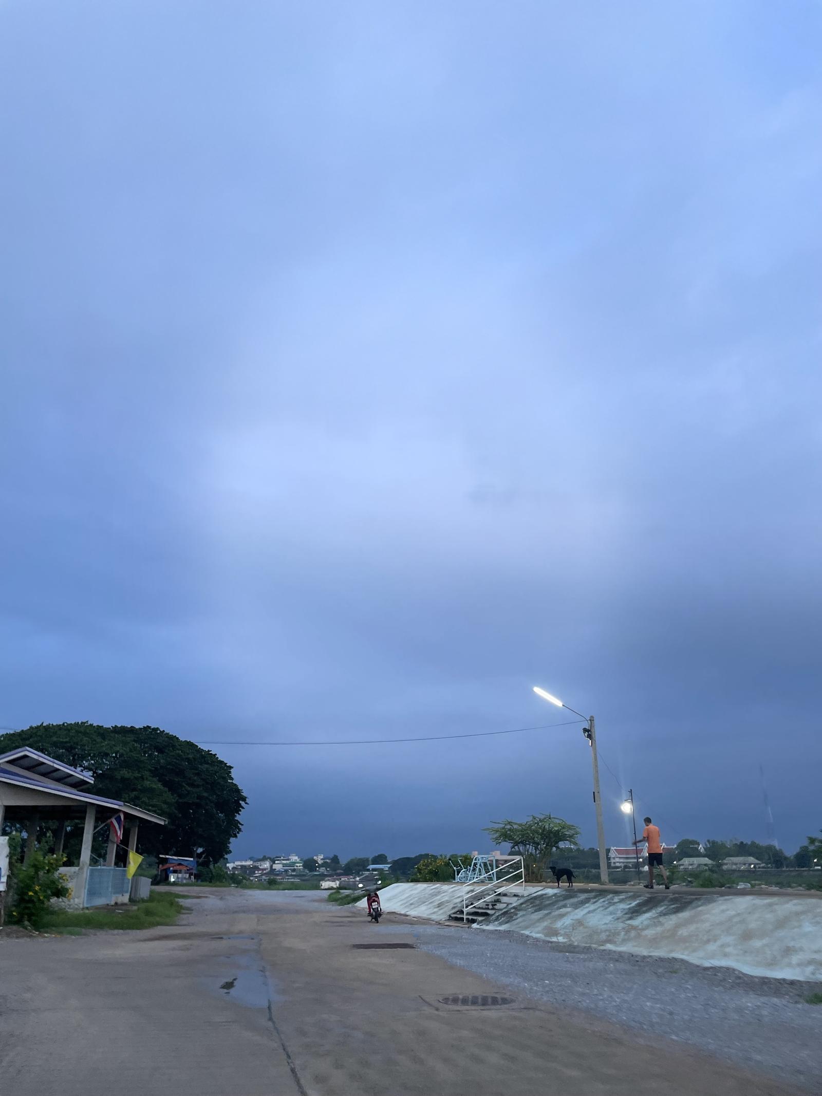 ร้าน อะไรขายได้พีรภัทรขายหมด
