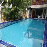 Sale Nice House fully decorated with big swimming pool at Suan Luang Pattanakarn Road รูปที่ 4
