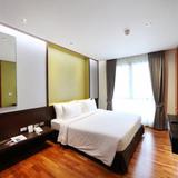4 star hotel at Ratchada for rent, monthly rental for two bed room 96 sqm full service, rare price รูปเล็กที่ 2