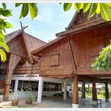 ขายบ้านไม้สักทรงไทยกลาง 5 ห้องนอนริมแม่น้ำปิง เนื้อที่ 1 ไร่เศษ อำเภอป่าซางจังหวัดลำพูน