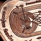 เหรียญหลวงพ่อทวด วัดพะโค๊ะ รุ่นเสาร์ห้า ปี60 
เนื้อนวะโลหะ หลังยันต์นะคาบฝ่าพระบาท เลข334 
พร้อมกล่องเดิมจากวัด  รูปเล็กที่ 3