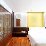 4 star hotel at Ratchada for rent, monthly rental for two bed room 96 sqm full service, rare price