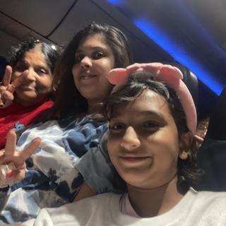 รูปโปรไฟล์ ของ Yasmine Poni 